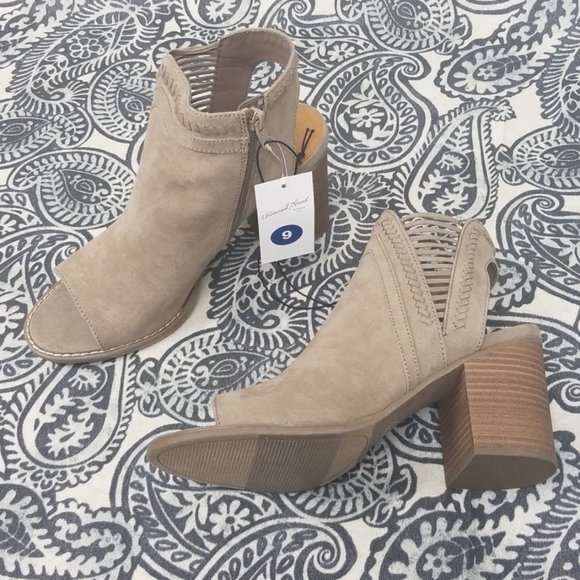 Universal Thread Shoes - Unique Chunky Heel